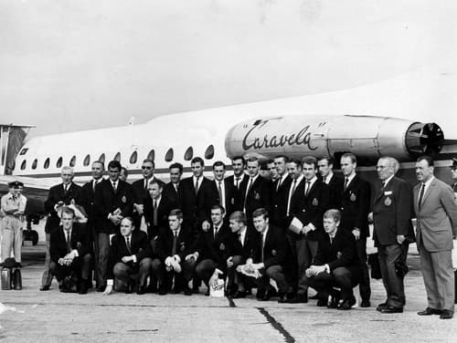 1967 wedstrijd Club Brugge - Sporting Lissabon Europabeker vertrek aan vliegtuig